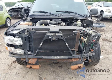 2000 Chevrolet Silverado 1500 z USA, uszkodzony, nr VIN 1GCEC14W7YZ355885